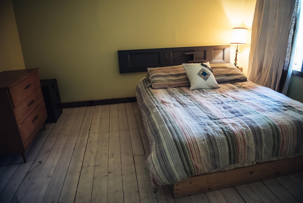 Auberge Et Salle De Spectacle La Fascine L'Isle-aux-Coudres Eksteriør billede