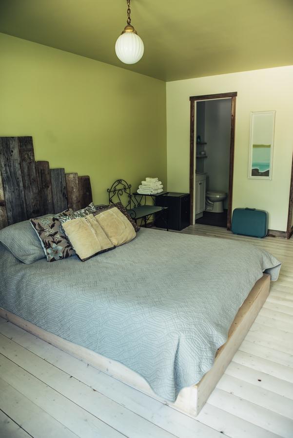 Auberge Et Salle De Spectacle La Fascine L'Isle-aux-Coudres Eksteriør billede